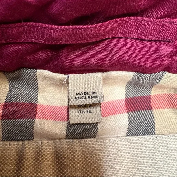 Burberry trench coat. - Picture 14 of 16